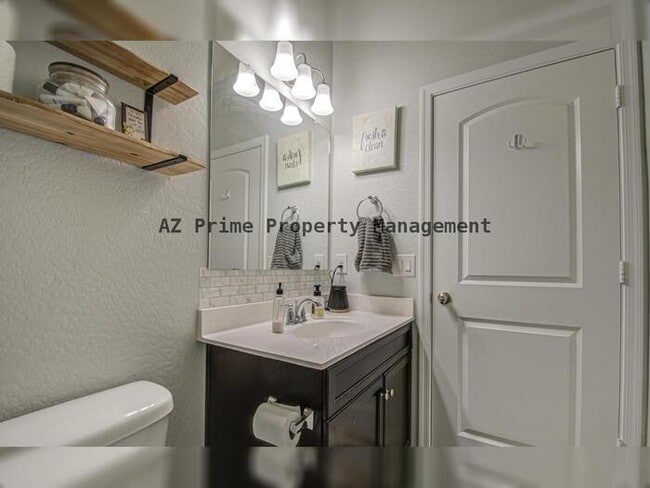 Building Photo - 30945 W Picadilly Rd