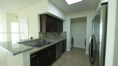 Building Photo - 987 SW 37th Ave
