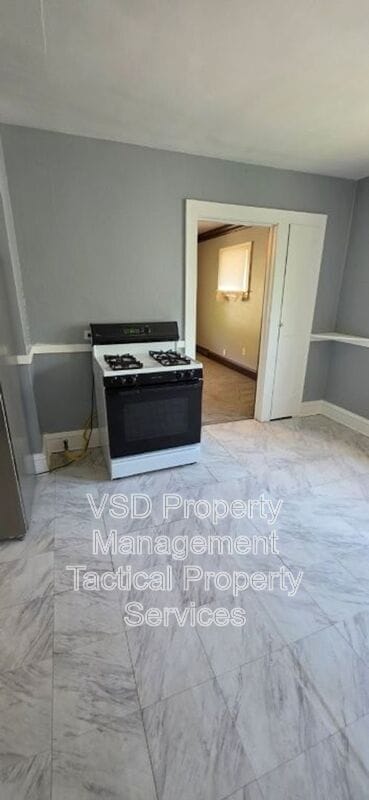 Building Photo - 4024 E 143rd St