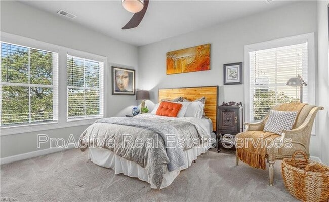 Building Photo - 9531 6th Bay St