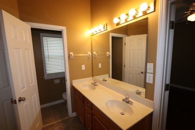 Building Photo - EXECUTIVE HOME AT HARBOR TOWN