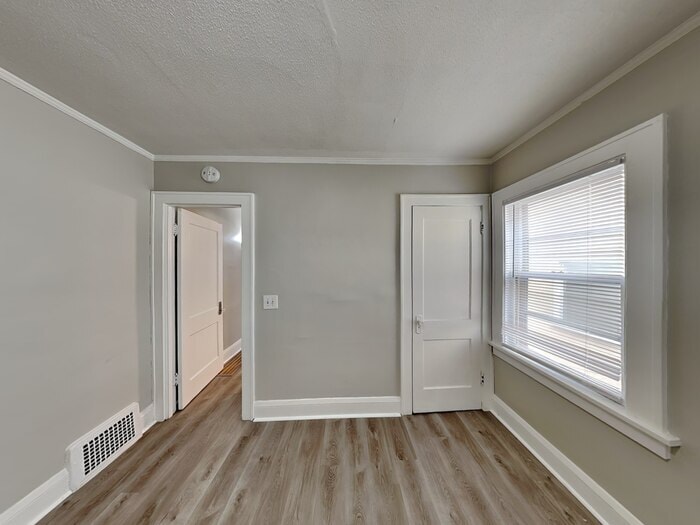 Building Photo - 3223 N Aldrich Ave