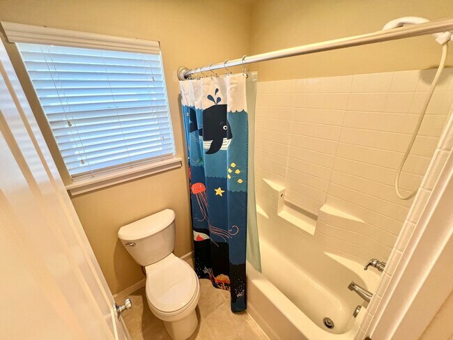 Building Photo - MOVE IN READY: 4bd 2.5ba 2,086 sq ft