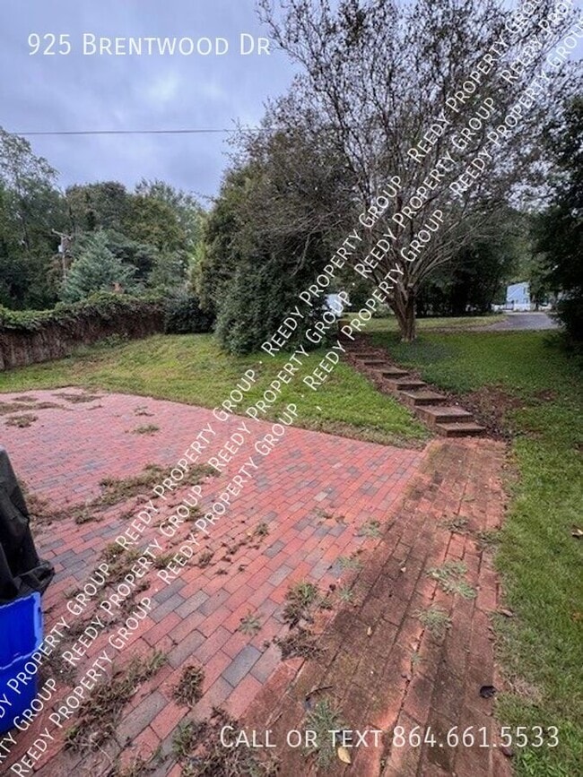 Building Photo - 925 Brentwood Dr