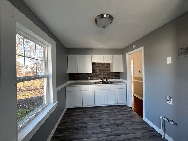 Building Photo - Freshly Painted 3-Bedroom, 1-Bathroom Home – $1,400/Month | 1,760 Sq. Ft. | Accepting Section 8