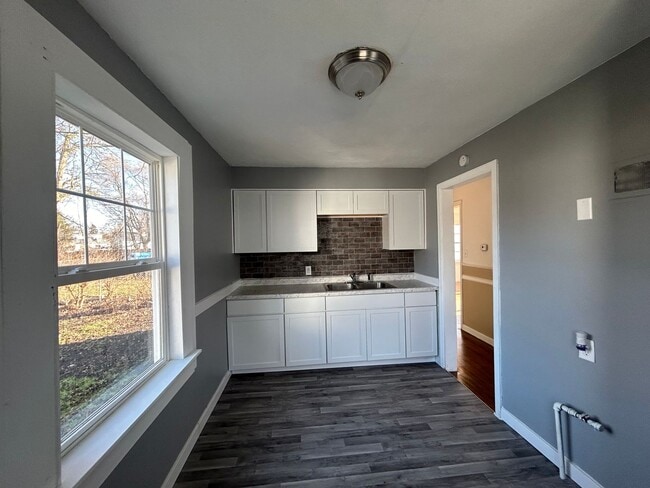 Building Photo - Pending:  Freshly Painted 3-Bedroom, 1-Bathroom Home – $1,350/Month | 1,760 Sq. Ft. | Accepting S...