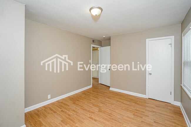 Building Photo - 5055 N 24th St