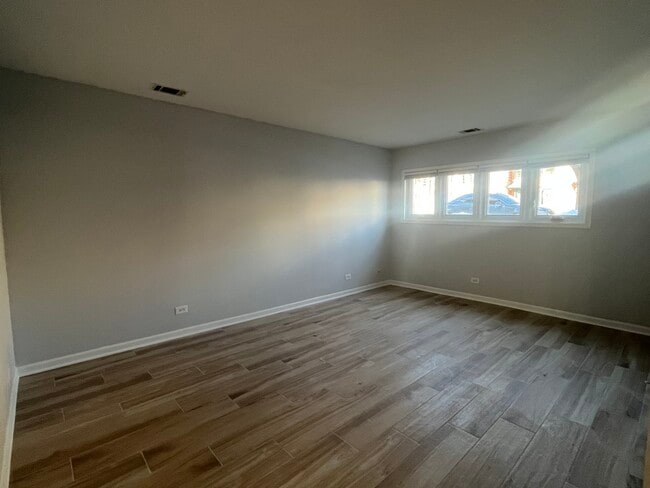 Building Photo - 449 W 37th St