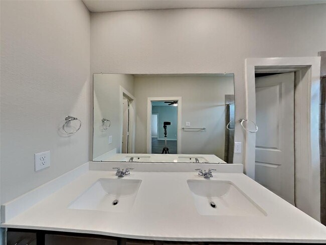 Building Photo - 2350 Bailey Flds Ln