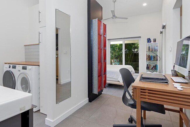 Building Photo - 112 S J St