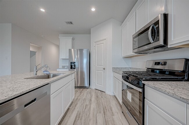 Building Photo - 5034 Balcolm Dr