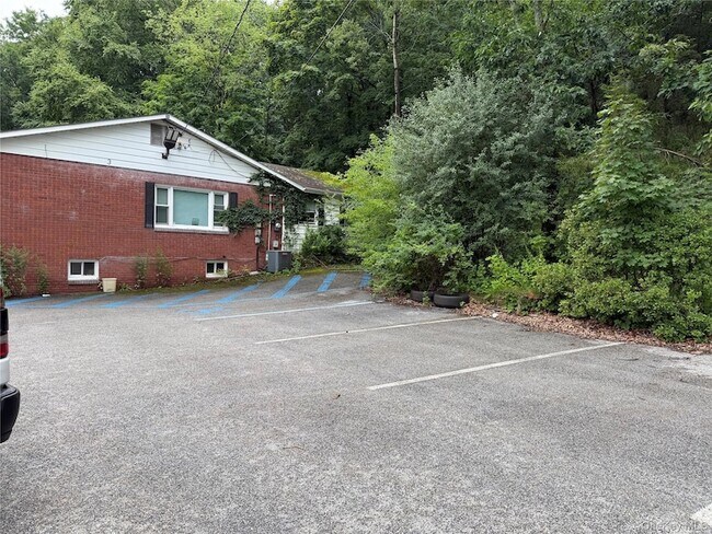 Building Photo - 3 Brookside Ave