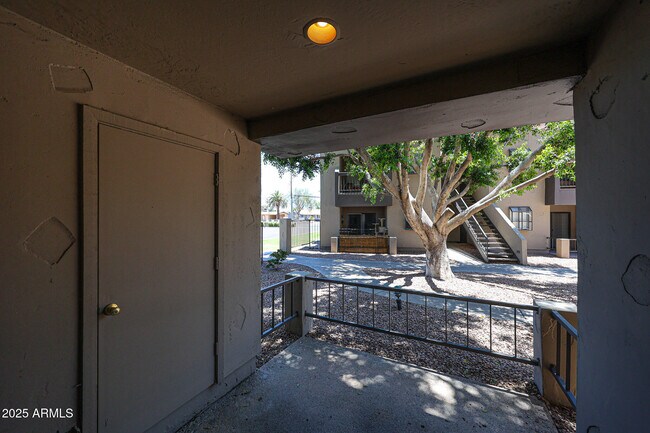 Building Photo - 747 S Ext Rd