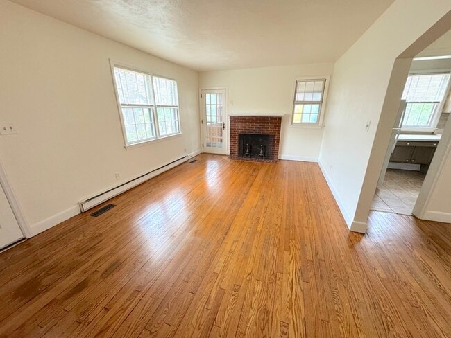 Building Photo - 1313 Frank St