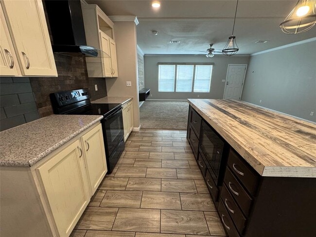 Building Photo - 685 Eileens Way