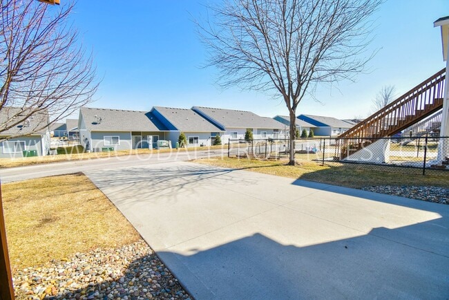 Building Photo - 4 Bedroom Detached Townhome in Waukee with Finished Basement