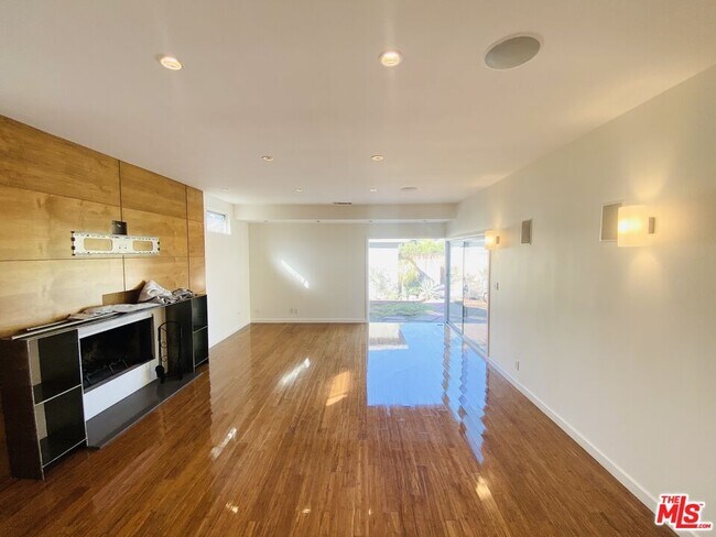 Building Photo - 3392 McLaughlin Ave