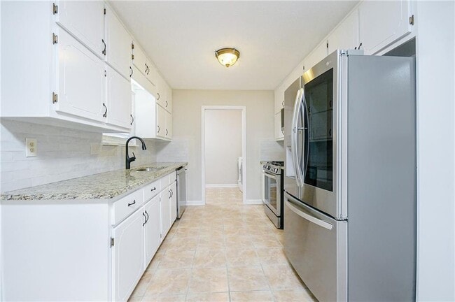 Building Photo - 5041 Alexander Ave