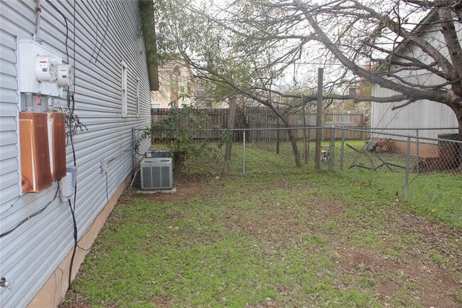 Building Photo - 504 Sierra Cove