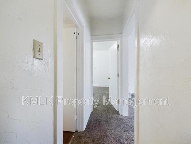 Building Photo - 539 Gage St