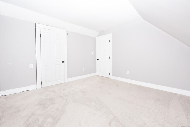 Building Photo - 6 Crescent St