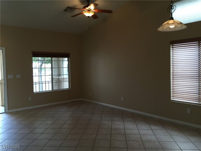 Building Photo - 1405 Iron Springs Dr