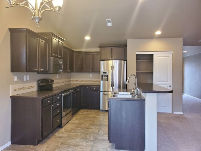 Building Photo - Charming and conveniently located in Nampa 3 bedroom, 2 bath home