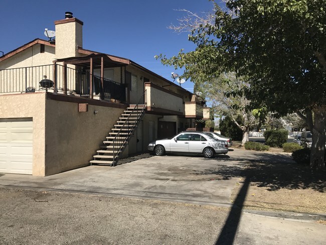44757 Parking and sidewalk - 44757 Stanridge Ave