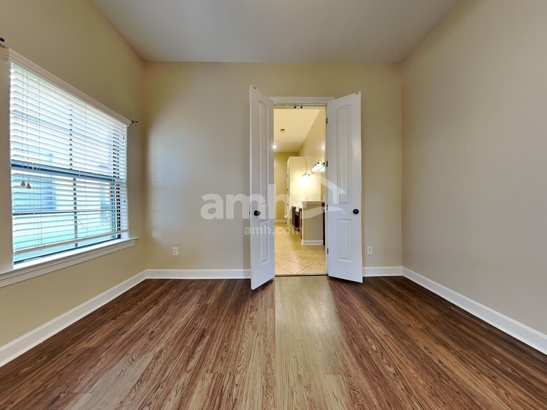 Building Photo - 7965 River Mist Dr