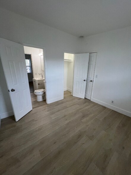 Building Photo - 320 NE 13th Ave