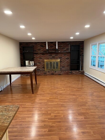 Building Photo - 28 Park Ave