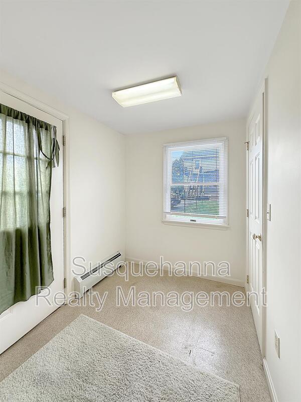 Building Photo - 14 Center Rd