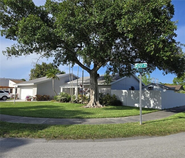 Building Photo - 10625 SW 127th Pl