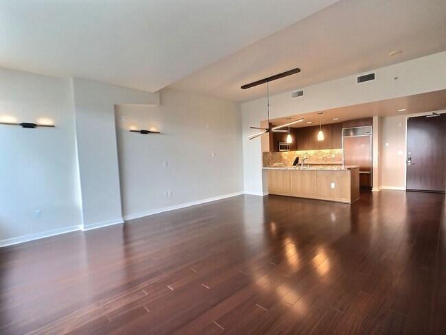 Building Photo - 20th Floor Spacious 3 Bedroom Condo with Den