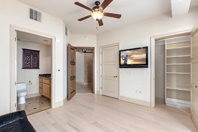 Building Photo - 9103 Alta Dr