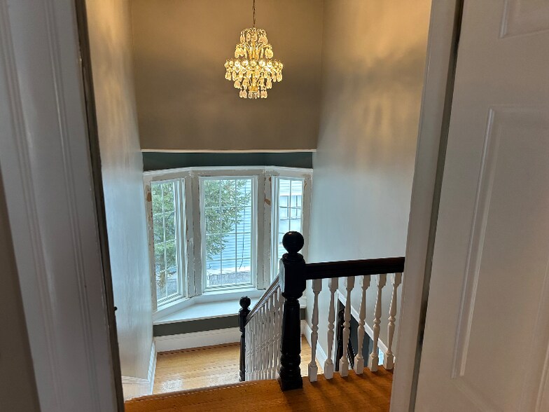 Building Photo - 225 Gibson St