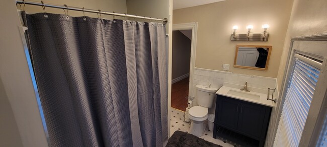 Building Photo - 628 25th St