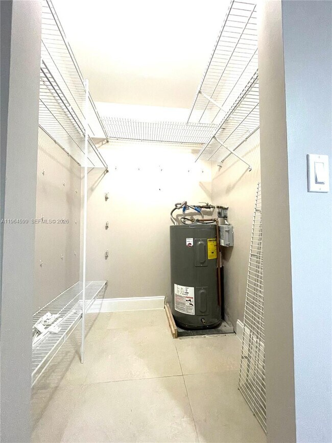 Building Photo - 1251 SW 125th Ave