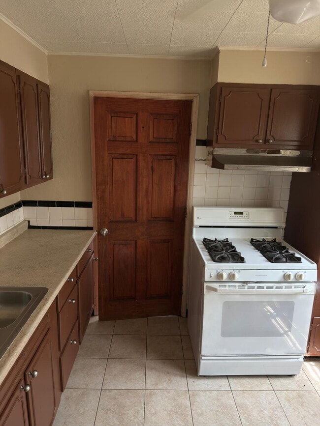 Building Photo - Well-Cared-For Home in St. Louis 63136
