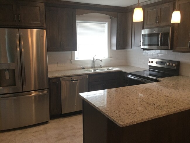 Building Photo - 2 Bed 1 Bath Renovated Home Forest Hill Park/Woodland Heights Area