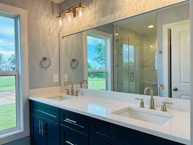 Building Photo - Stunning 4 bedroom 2.5 bath near Downtown Newnan! Must see!