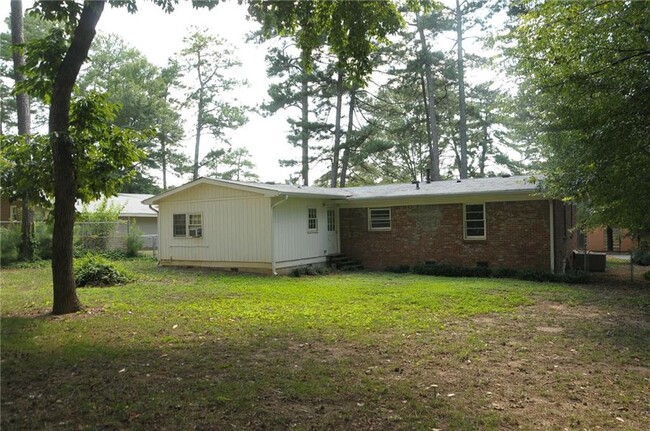 Building Photo - 3174 Vine Cir