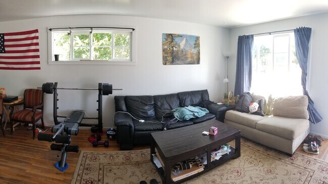 Building Photo - 209 Jeffrey Dr