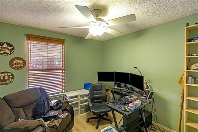 Building Photo - Beautiful 4 Bedroom/2 Bath Home