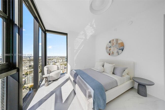 Building Photo - 700 NE 24th St