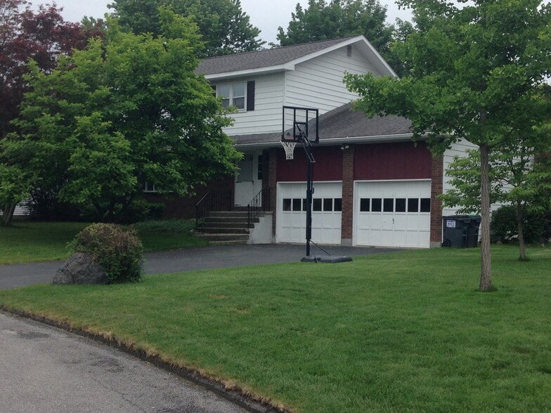 Front Entrance-2 - 5 Graffin Dr