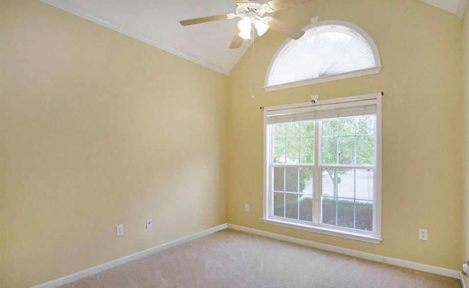 Building Photo - 121 Hayesbury Ct