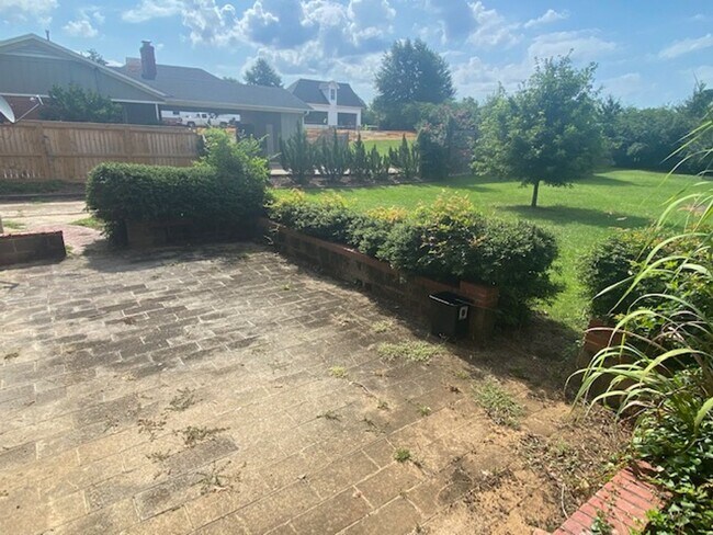 Building Photo - Renovated 3 Bedroom 3 Bath Home with Gameroom/4th Bedroom for Rent!
