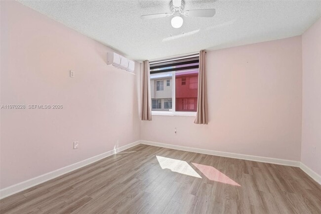 Building Photo - 1096 W 42nd Pl