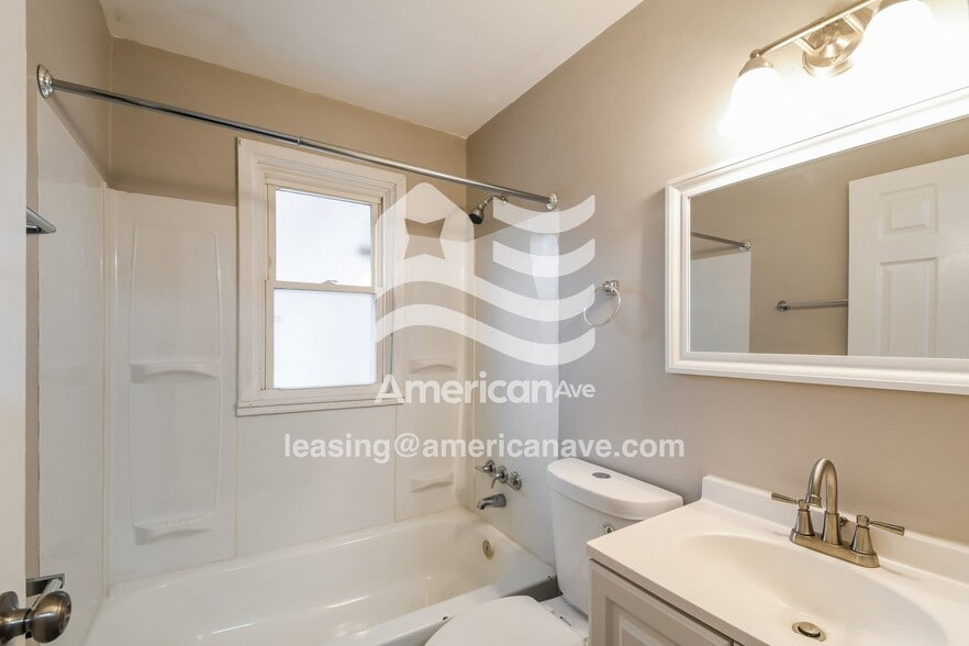 Building Photo - 1425 Akron Dr